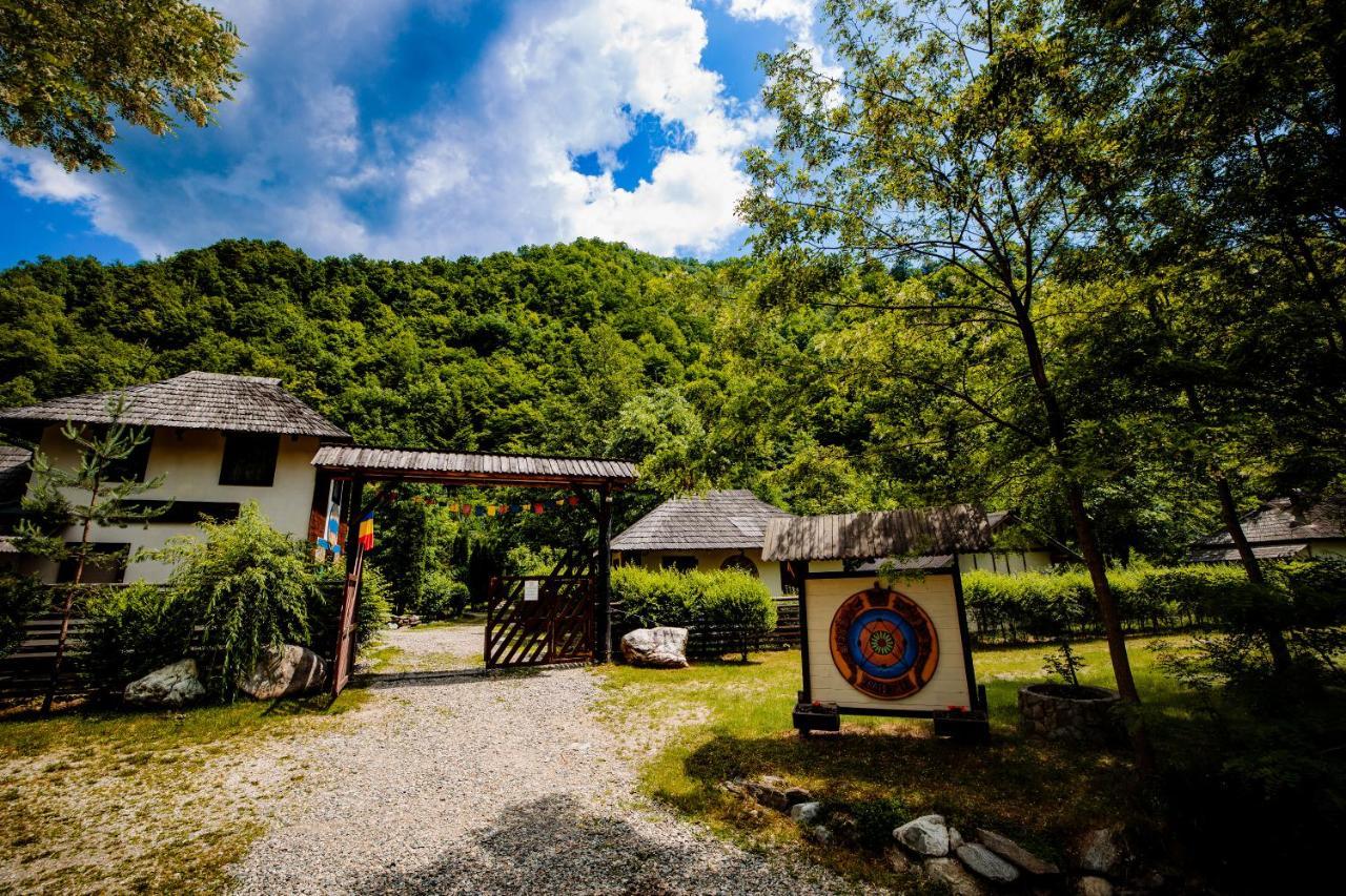 Fratii Jderi - Utopia Verde Brezoi Dış mekan fotoğraf