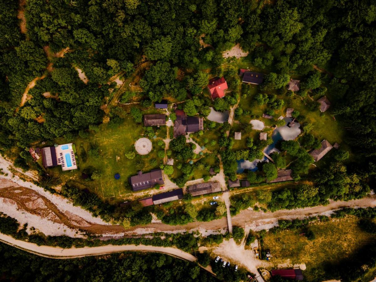 Fratii Jderi - Utopia Verde Brezoi Dış mekan fotoğraf